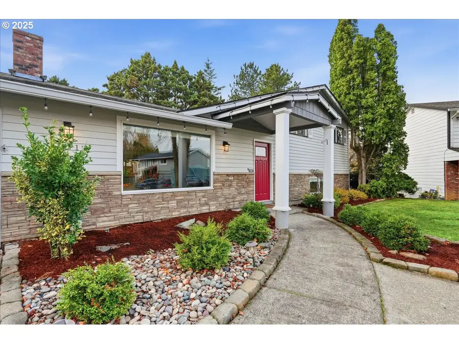 1371 NE Barnes Ct, Gresham, OR 97030 - Image #2