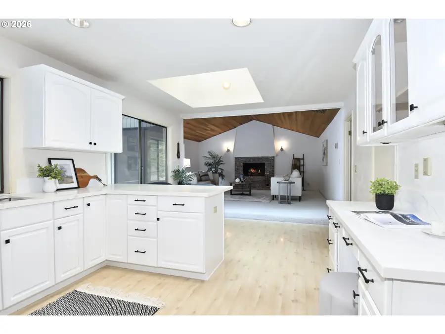 2 Essex Ct, Lake Oswego, OR 97034 - #2