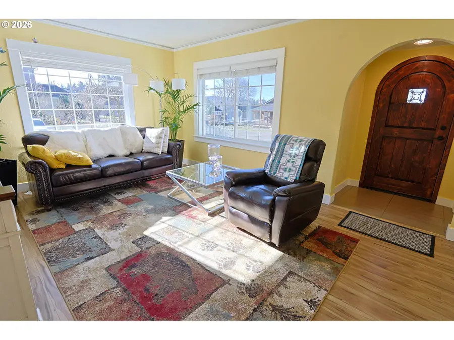 260 N Henry St, Coquille, OR 97423 - Image #3