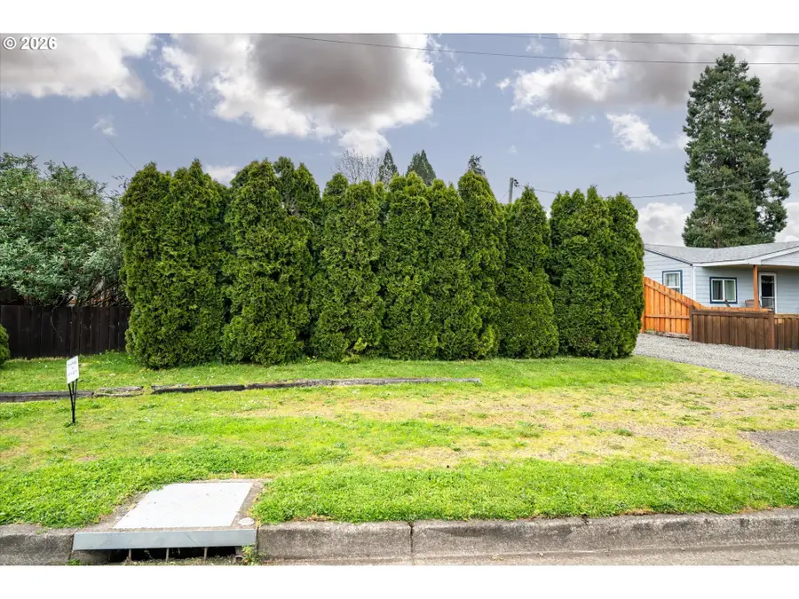 297 S 43rd St, Springfield, OR 97478 - #3