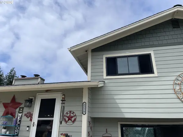 2220 Maine Ct, NorthBend, OR 97459