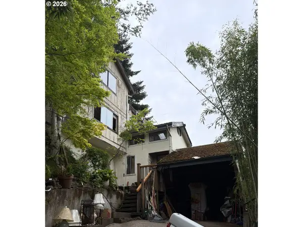 3705 University St, Eugene, OR 97405