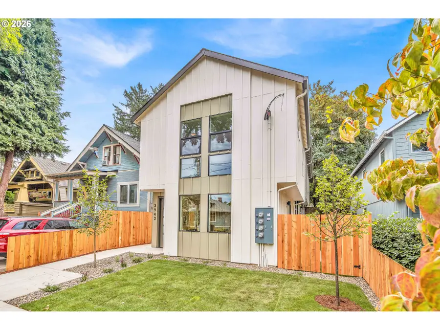 3940 SE Ivon St, Portland, OR 97202 - #3