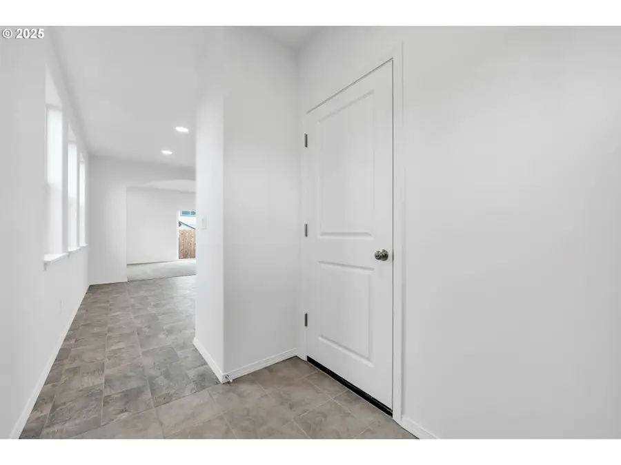 1171/1173 S 43rd Pl, Springfield, OR 97478 - #2