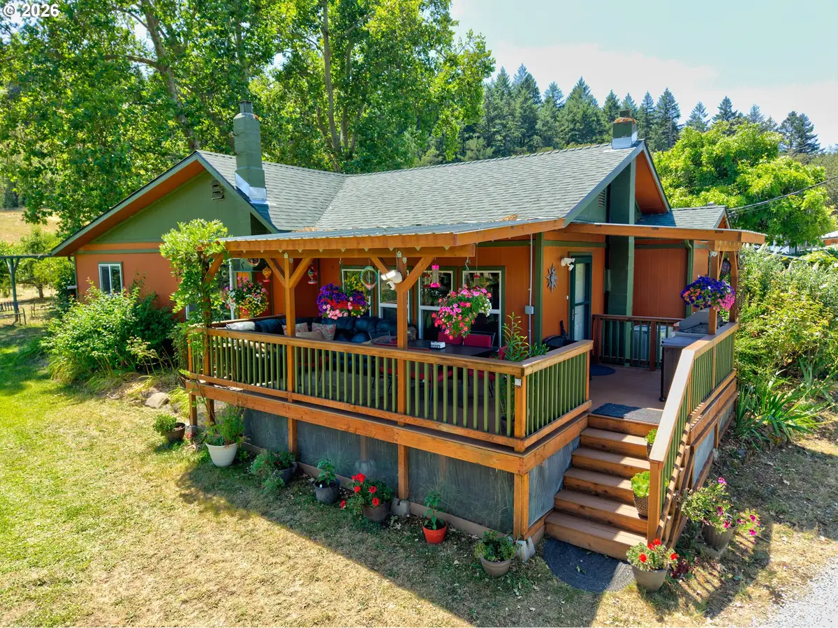 220 Faver Dr, Riddle, OR 97469 - #1