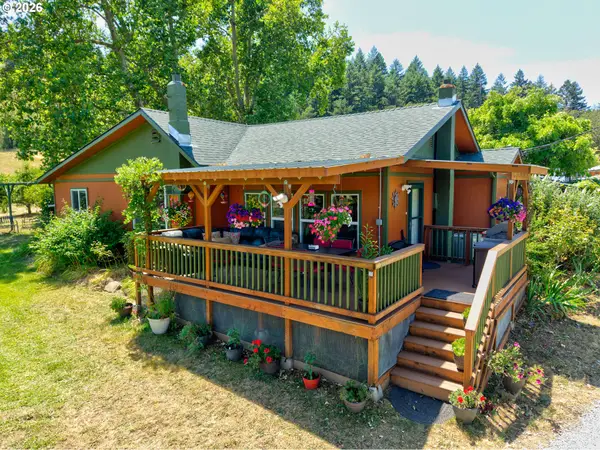 220 Faver Dr, Riddle, OR 97469