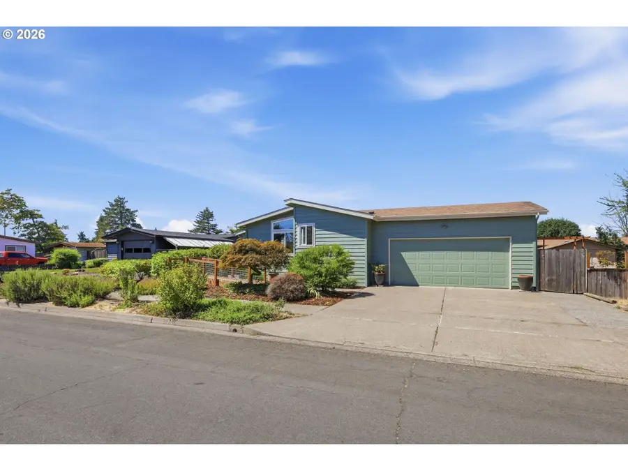 2070 Donnelly Dr, Springfield, OR 97477 - #2
