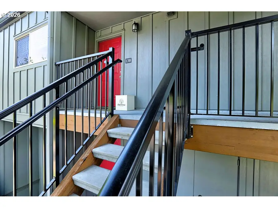 4 Touchstone #138, Lake Oswego, OR 97035 - Image #3