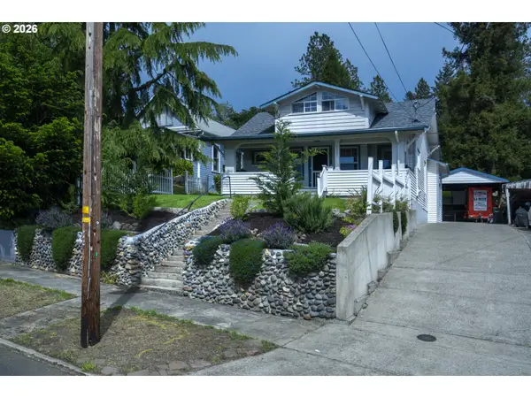 1327 SE Main St, Roseburg, OR 97470
