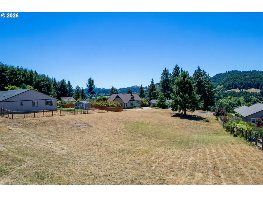924 C St, Elkton, OR 97436 - #3