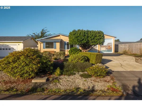 656 12th St Sw, Bandon, OR 97411