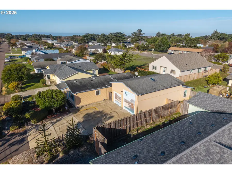 656 12th St Sw, Bandon, OR 97411 - Image #3