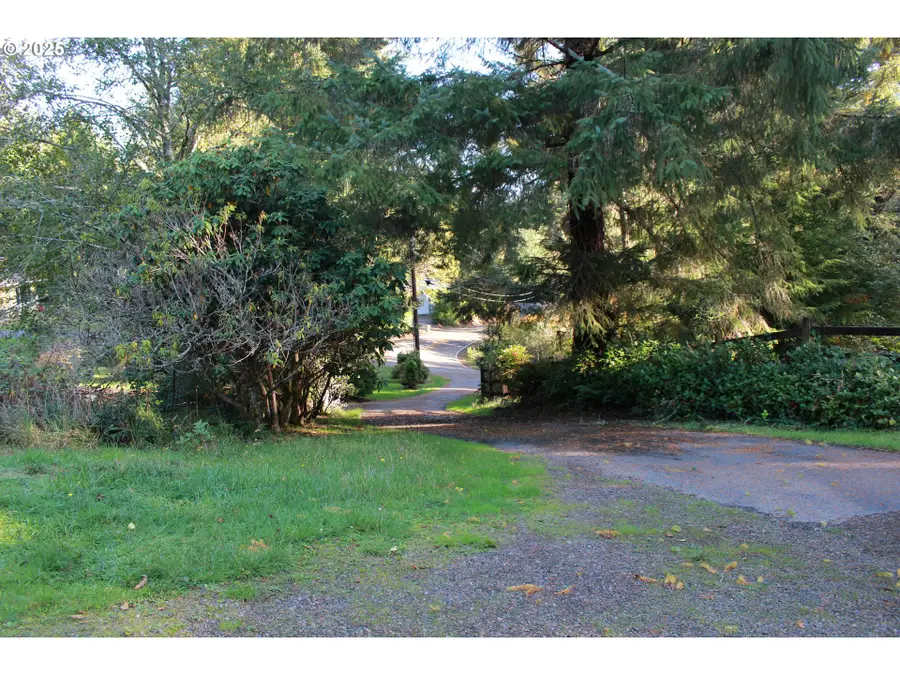 67821 N Bay Rd, North Bayside, OR 97459 - Image #3