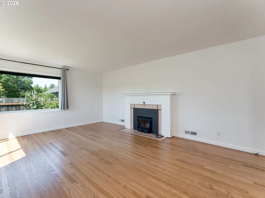 1622 SE Davis St, McMinnville, OR 97128 - #3