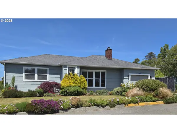 94183 8th St, GoldBeach, OR 97444