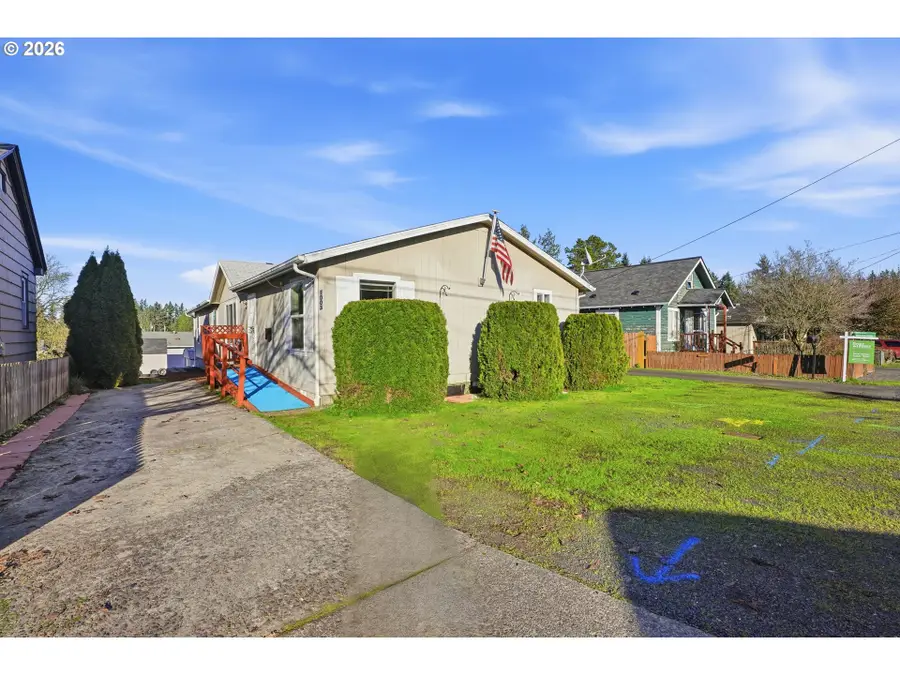 1003 Lord St, Kelso, WA 98626 - Image #2