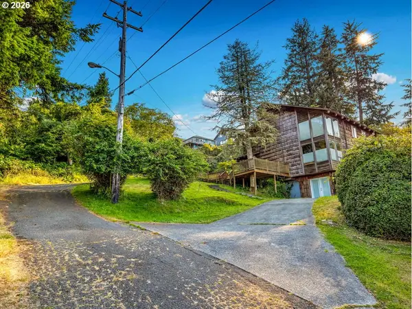 907 5th St, Astoria, OR 97103
