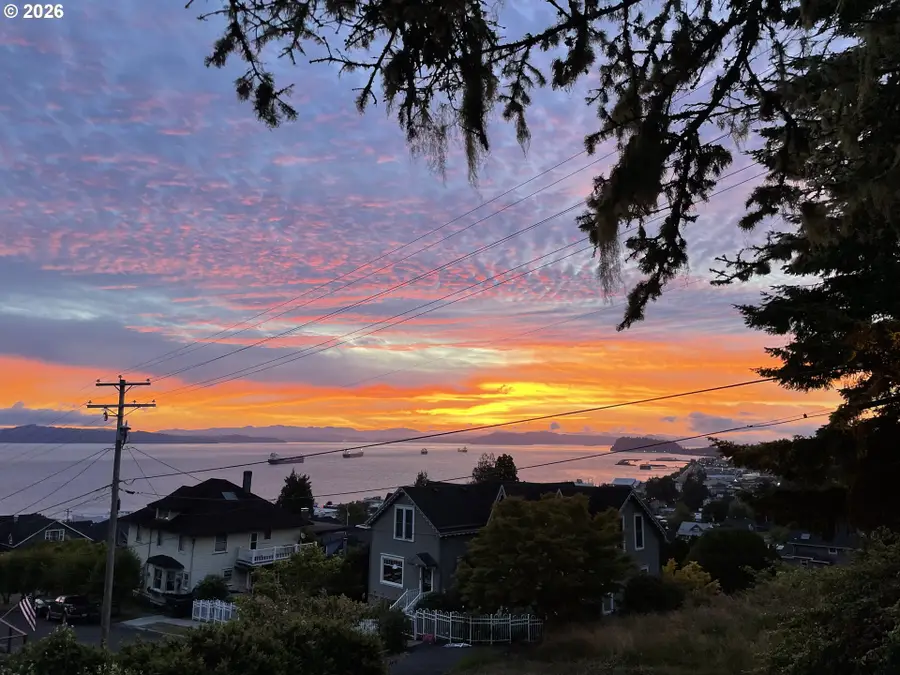 907 5th St, Astoria, OR 97103 - #3
