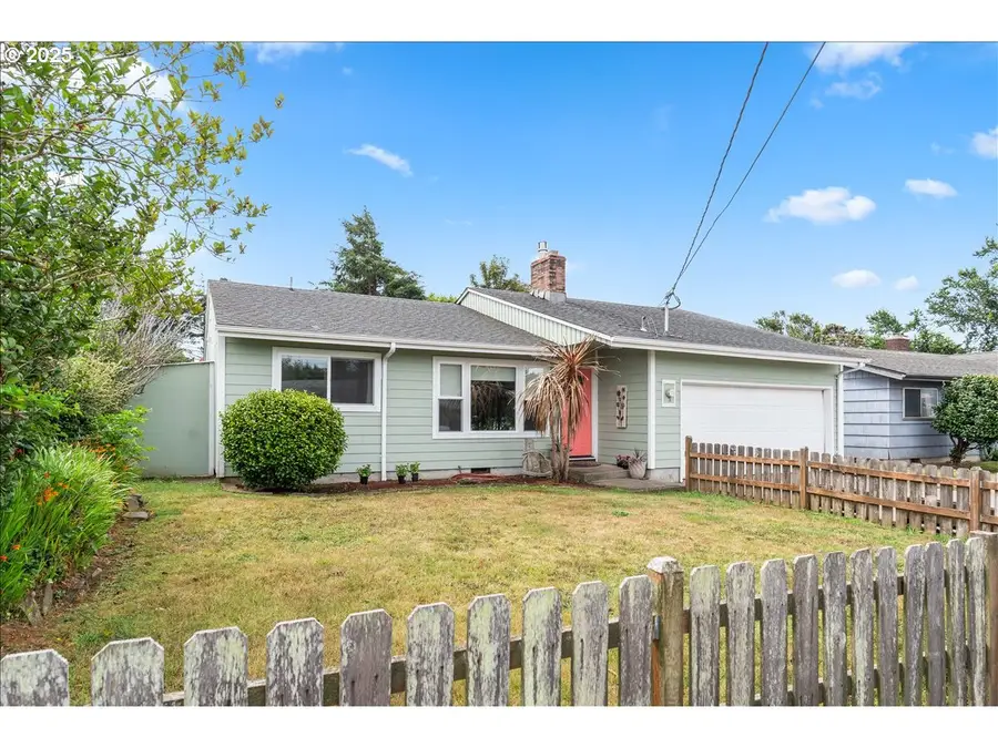 240 NE 10th Ct, Newport, OR 97365 - Image #2