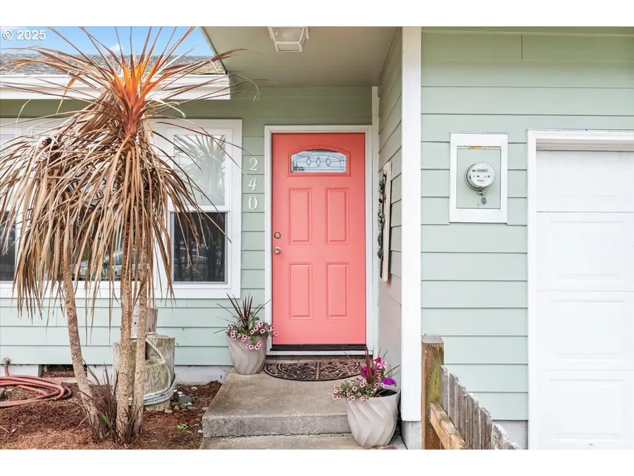 240 NE 10th Ct, Newport, OR 97365 - Image #3