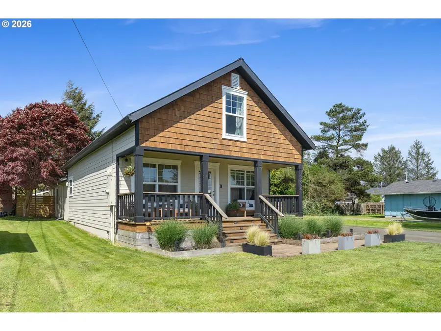 3802 Maple Ln, Tillamook, OR 97141 - #2