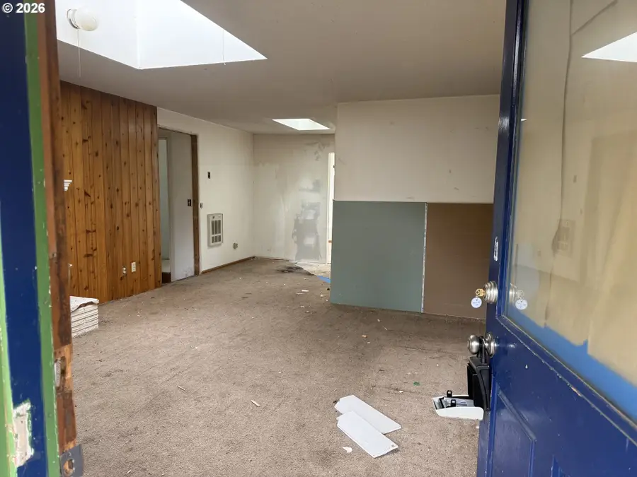 395 E 46th Ave, Eugene, OR 97405 - #3