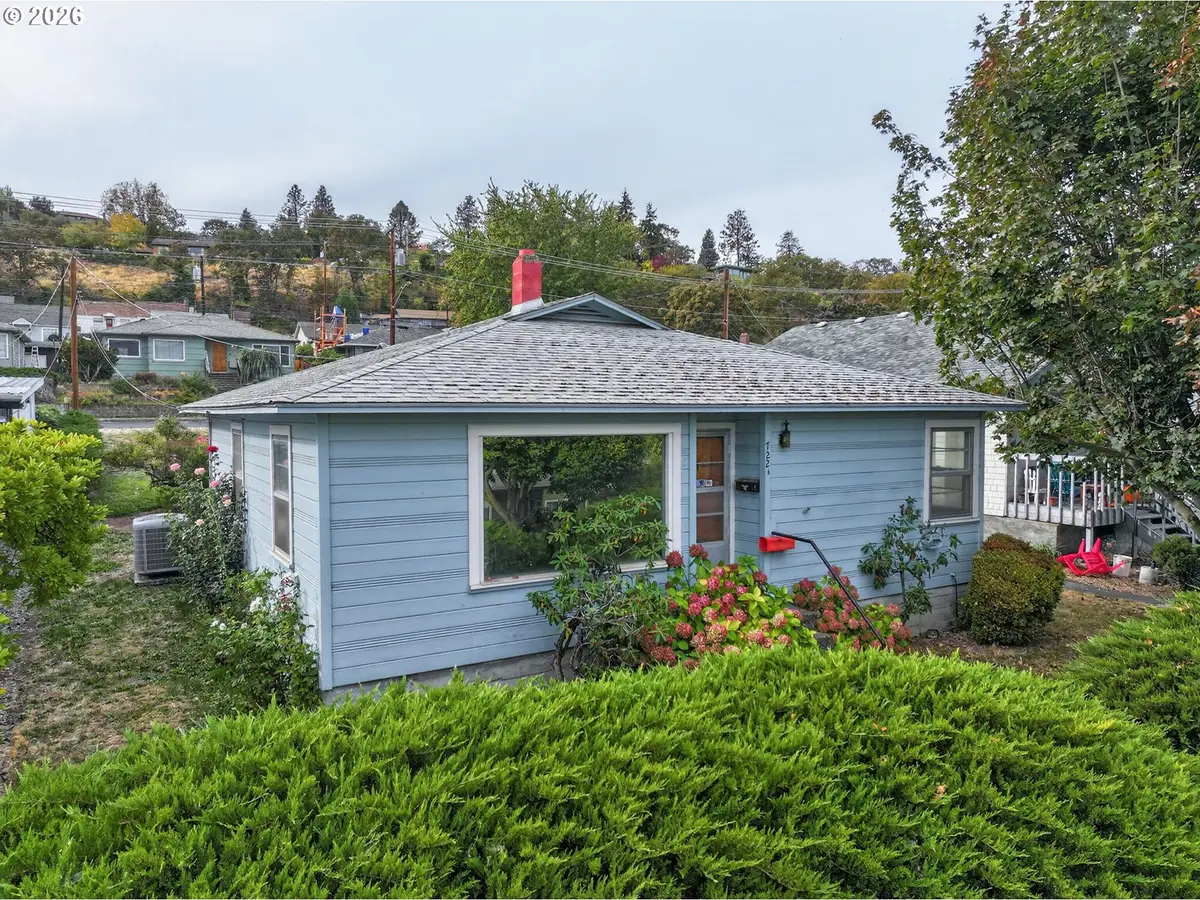 722.5 E 13th St, The Dalles, OR 97058 - #1