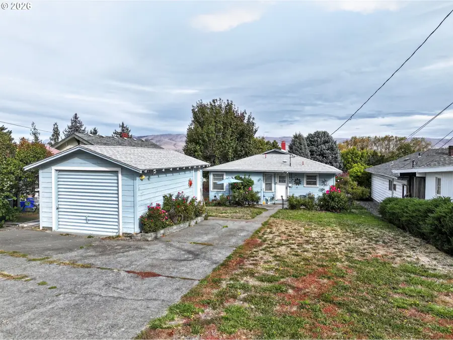 722.5 E 13th St, The Dalles, OR 97058 - #3