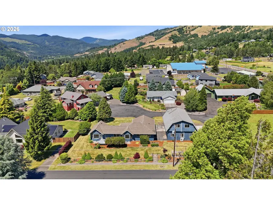 1114 Neal Rd, White Salmon, WA 98672 - #2