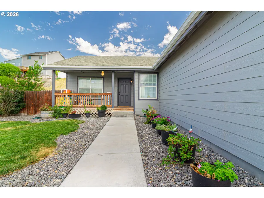 1964 NW Prickly Pear Dr, Hermiston, OR 97838 - #3