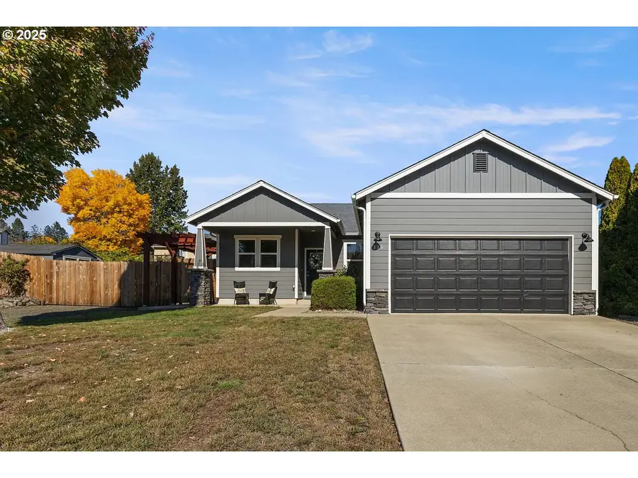 135 Othello Ave, Roseburg, OR 97471 - Image #2