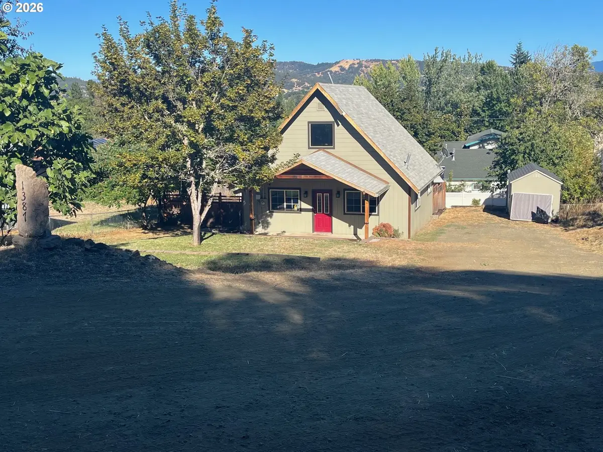 1387 NW Grove St, Roseburg, OR 97471 - #1
