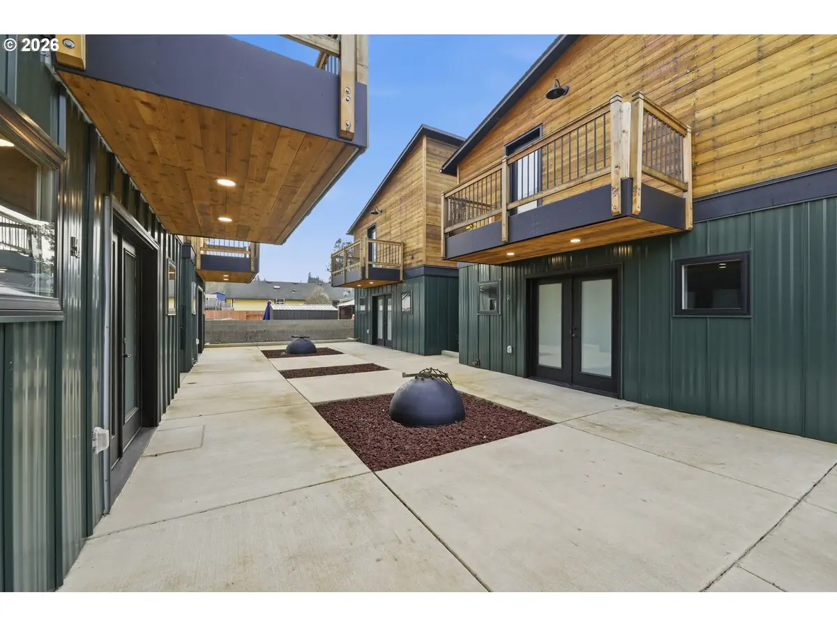 50 S 17th St, Cottage Grove, OR 97424 - #1