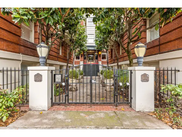 2083 NW Johnson St #52, Portland, OR 97209