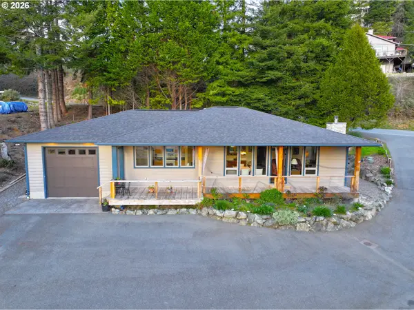929 Old County Rd, Brookings, OR 97415