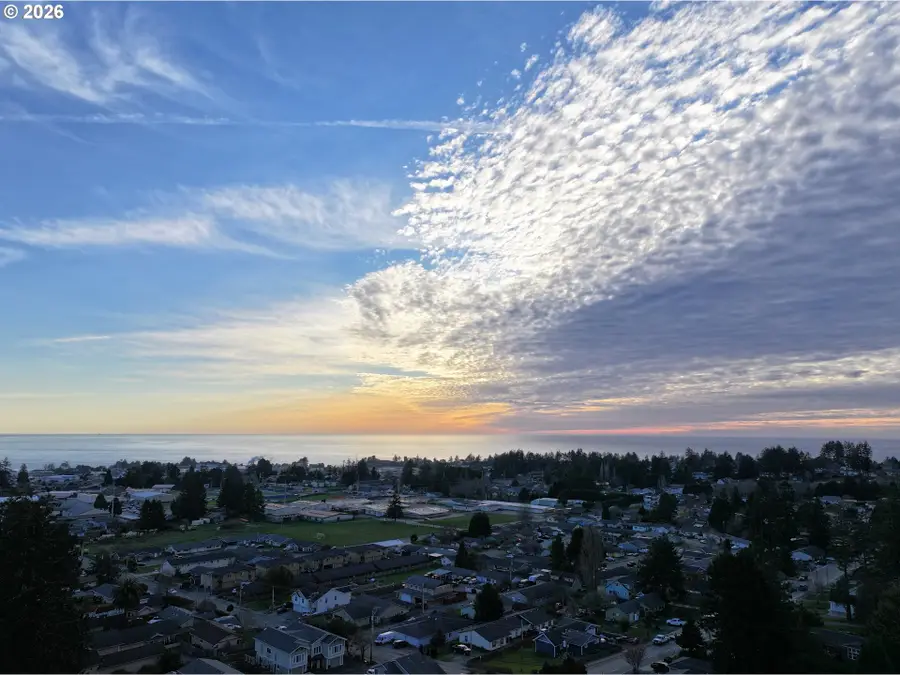 929 Old County Rd, Brookings, OR 97415 - #3