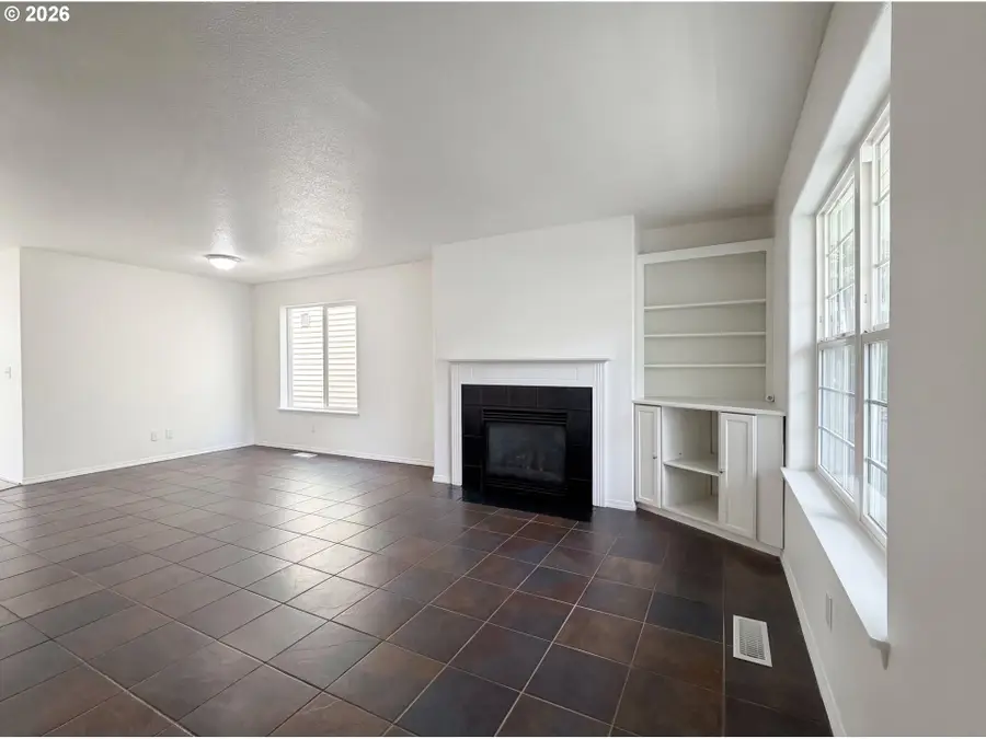 1262 NE Kinney St, Hillsboro, OR 97124 - #3