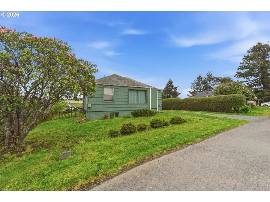 116 Fink St, Coos Bay, OR 97420 - #2