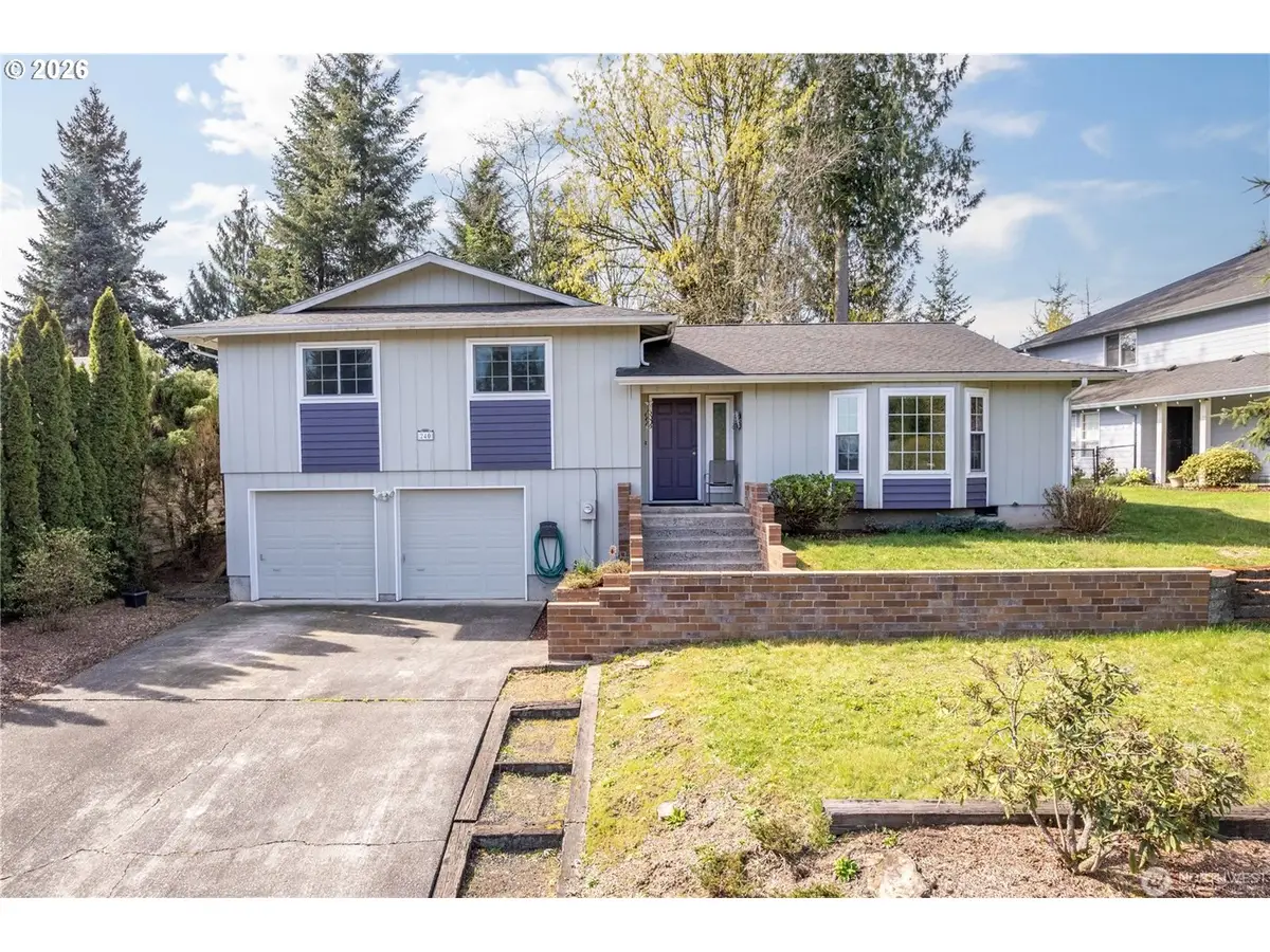 240 St James Pl, Longview, WA 98632 - #1