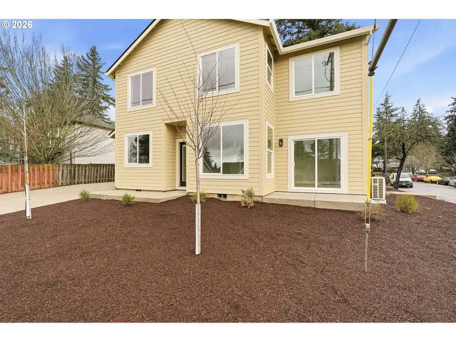 11817 SE Boise St, Portland, OR 97266 - Image #2