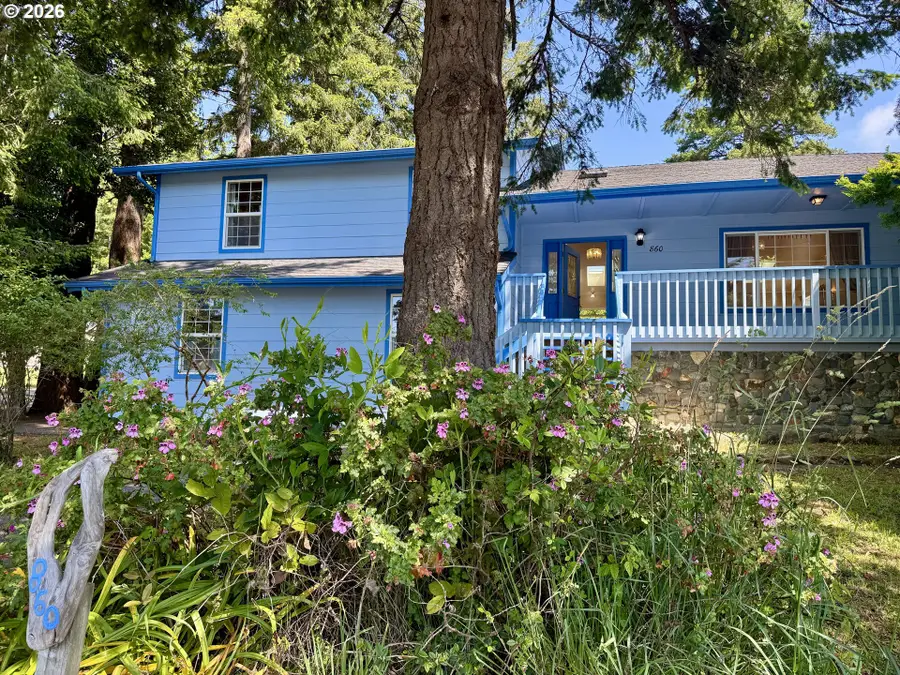 860 Jodee Ln, Brookings, OR 97415 - #3