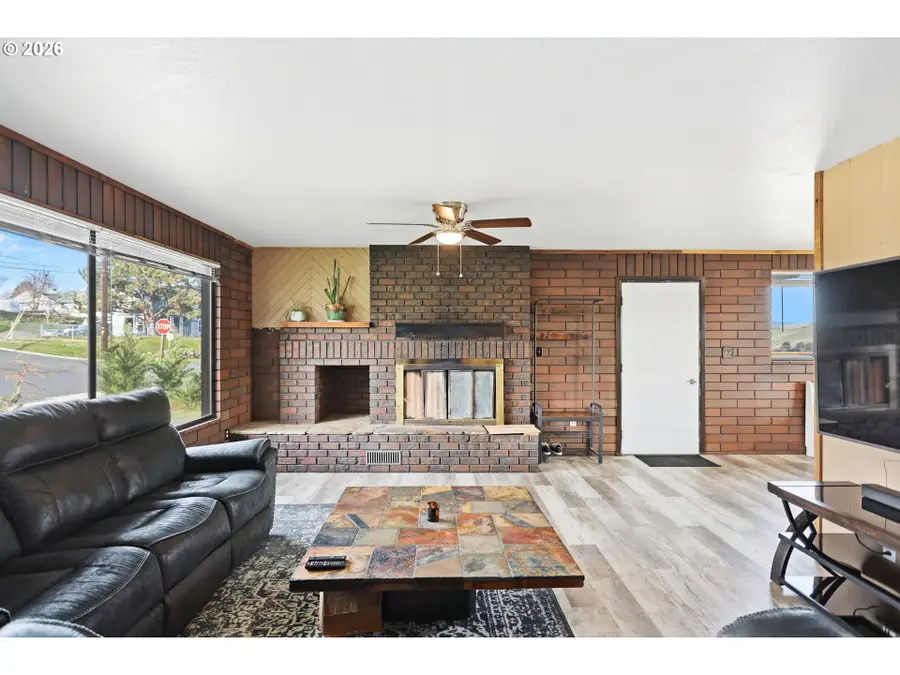 1100 W 2nd St, Arlington, OR 97812 - #3