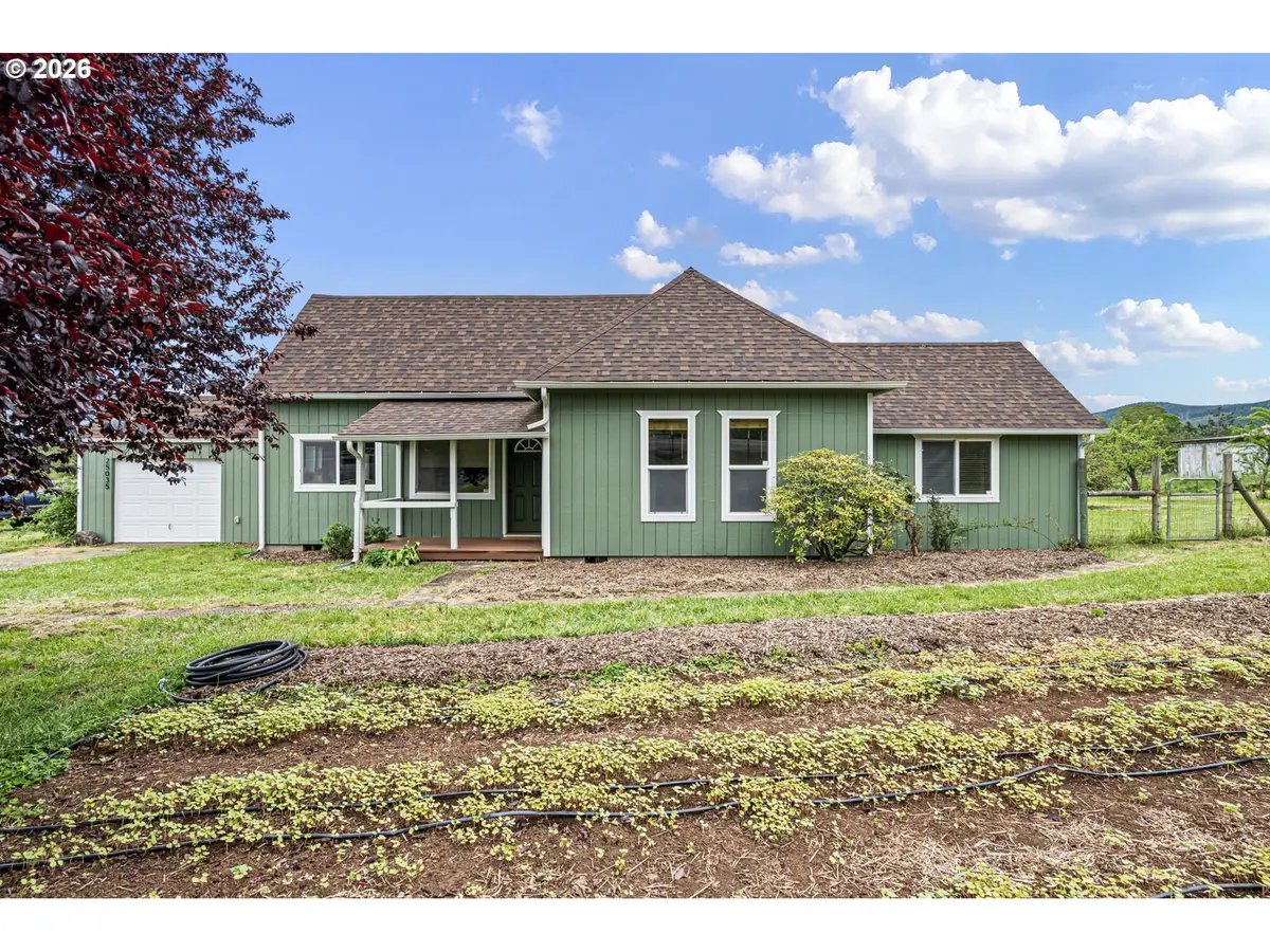 25035 Brush Creek Rd, East Linn, OR 97386 - #1