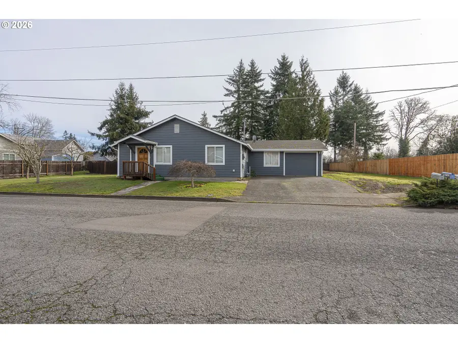 158 S Evergreen Ave, Stayton, OR 97383 - #2