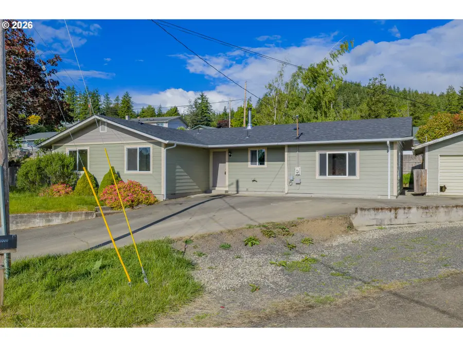 1816 Sunset Ct, Myrtle Point, OR 97458 - #3