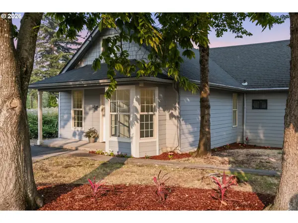 146 D St, Woodburn, OR 97071