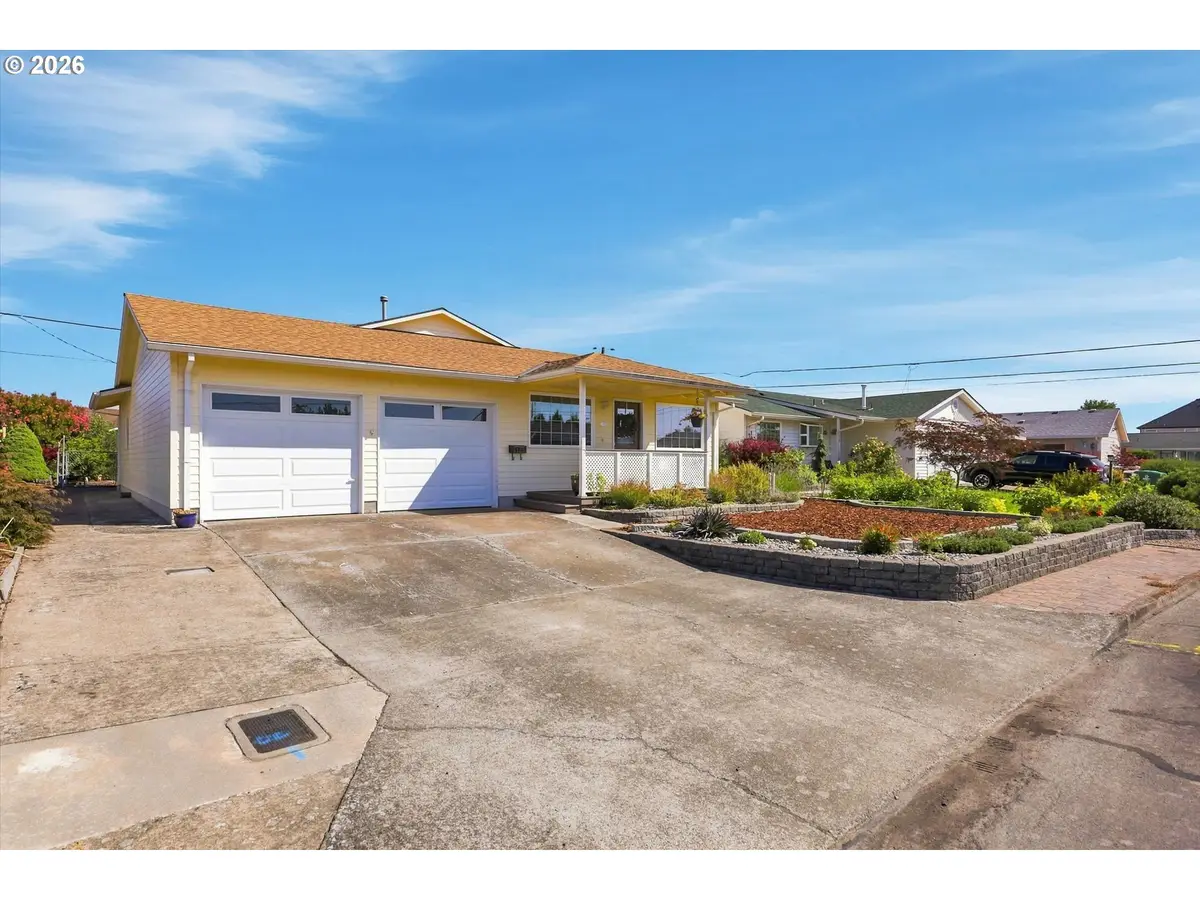 1323 Garden Way, Woodburn, OR 97071 - #1