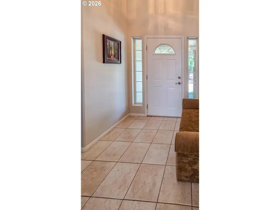 2233 Linnell Ave, Roseburg, OR 97471 - #3