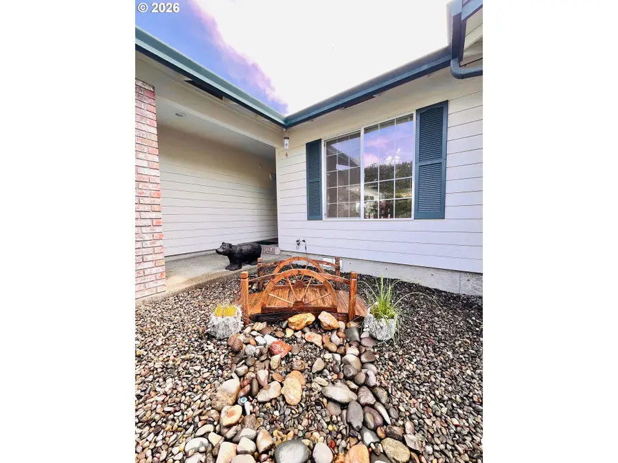 1234 E Fourth Ave, Sutherlin, OR 97479 - #3