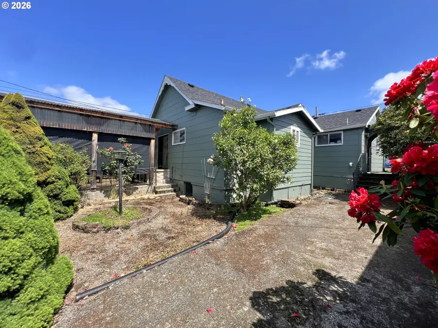 432 Cedar St, Myrtle Point, OR 97458 - #3